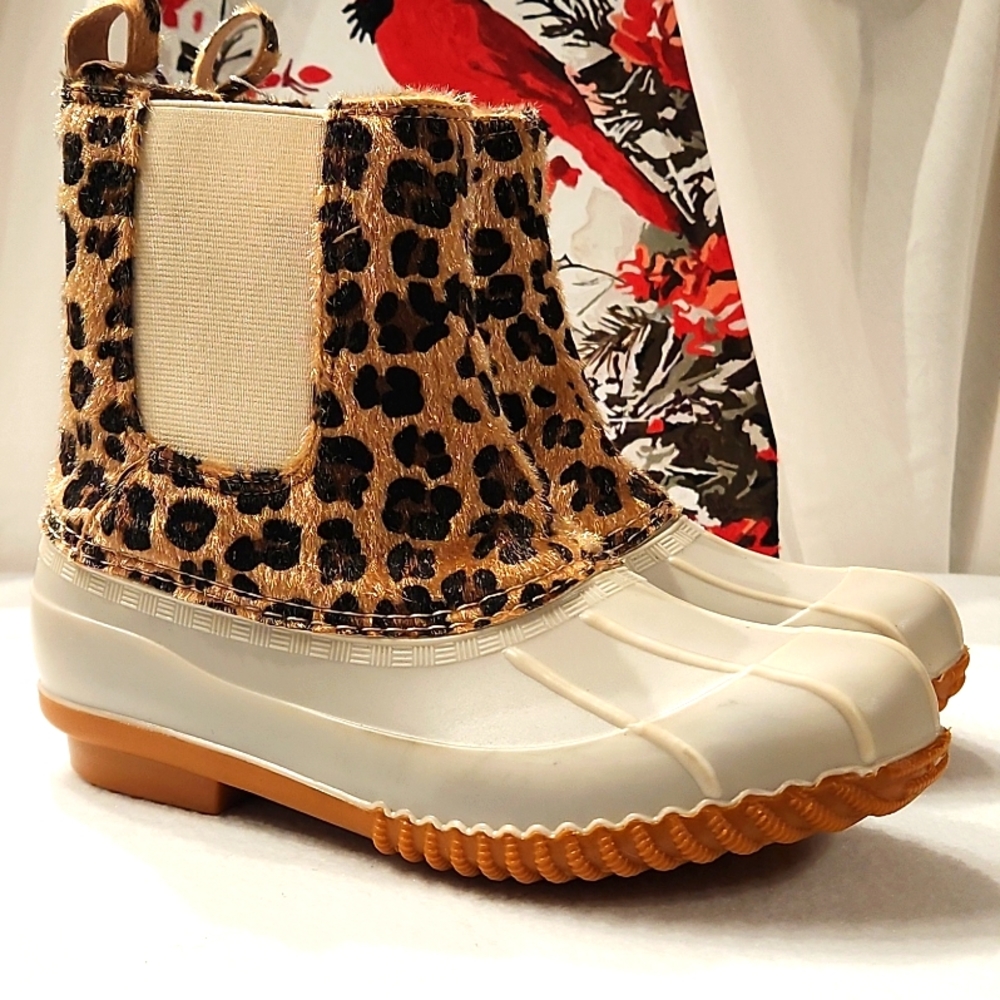 MAX MUXUM WOMANS NEW ASSORTED SIZES LEOPARD & BEIGE DUCK BOOTS. FINAL PRICE - Picture 5 of 9